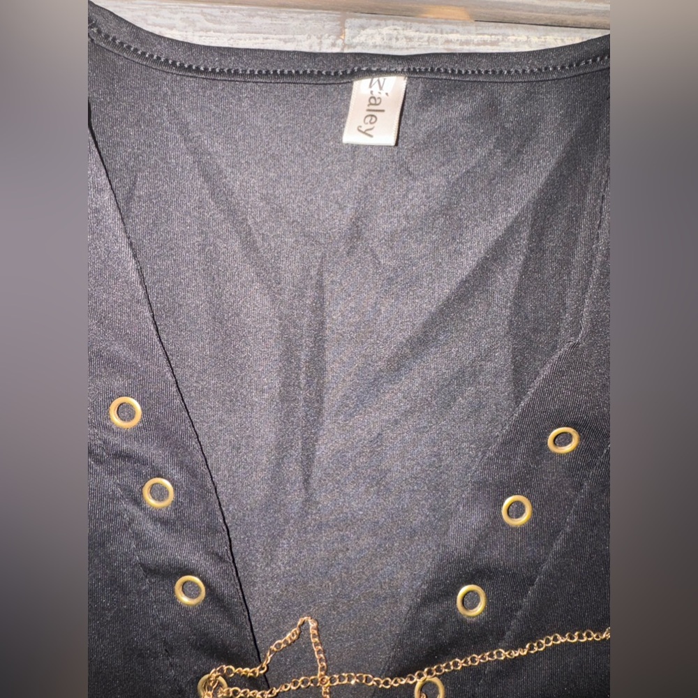 Women’s Black Long Sleeved stretch Tie-Up Gold Chain top,Sz MEDIUM - Picture 4 of 4
